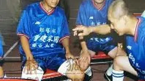 拜仁今夏力追至少一名新边翼，引援名单含吉滕斯、尼科与切尔基